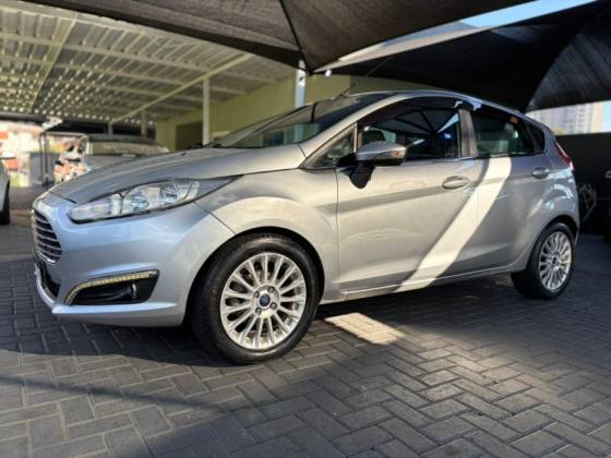 FORD FIESTA 1.6 TITANIUM HATCH 16V FLEX 4P POWERSHIFT FORD FIESTA 1.6 TITANIUM HATCH 16V FLEX 4P POWERSHIFT